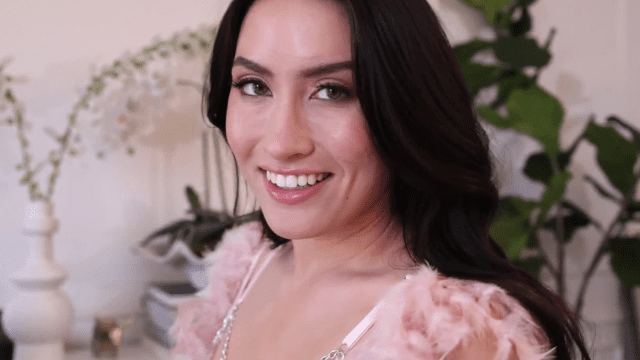 Cô nàng người mẫu đồ lót hàng cực phẩm - httgmjmx.sbs