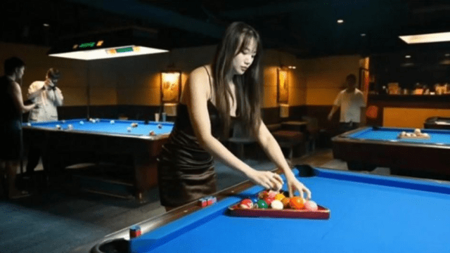 ED-39 - Trải nghiệm em gái làm quán bi-a bím hồng - httgmjmx.sbs