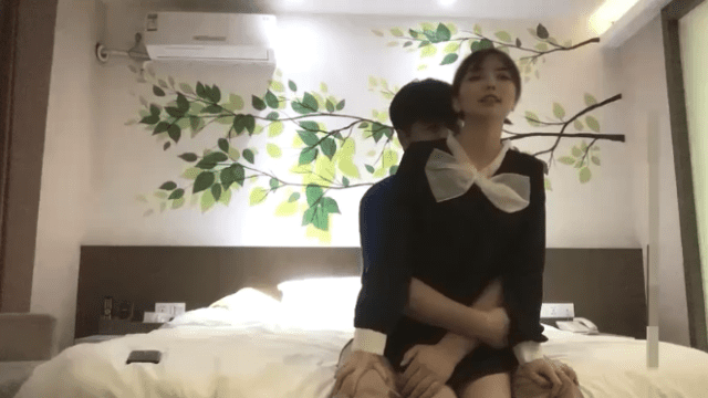 Một cô bé dễ thương với phong cách preppy - httgmjmx.sbs